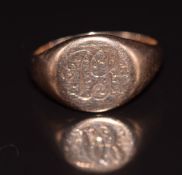 A 9ct gold rose gold signet ring, Birmingham 1940, 3.5g, size J