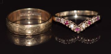 A 9ct gold wedding band / ring and a 9ct gold V shaped ring set with rubies and diamonds, 4.3g, size