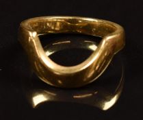 An 18ct gold wedding band / ring made to fit around an engagement ring, 5.1g size H