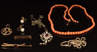 A 9ct gold pendant (1.6g), coral necklace, 9ct gold brooch set with a garnet, 9ct rose gold