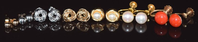 Seven pairs of 9ct gold earrings including pearl, coral, knot, etc, 7.7g