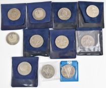 Eleven various Queen Elizabeth II £5 crowns