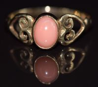 A 9ct gold ring set with a coral cabochon, 1.5g, size O
