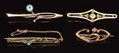 Edwardian 15ct gold brooch set with peridot and seed pearls (2.7g) and three 9ct gold brooches set