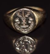 A 9ct gold signet ring reading 'Esse quam videri' (To be, rather than to seem), 4.1g, size F