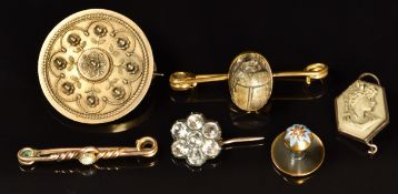 Victorian yellow metal brooch with glass compartment verso, brooch set with a ceramic scarab beetle,