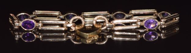 A 9ct gold gate bracelet set with oval cut amethysts, with heart padlock clasp, 15.3g 19cm