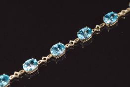 A 9ct gold bracelet set with oval cut topaz, 10.1g 19.5cm