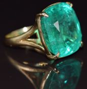 An 18ct gold ring set with an oval cut Colombian emerald of approximately 26ct, with AnchorCert