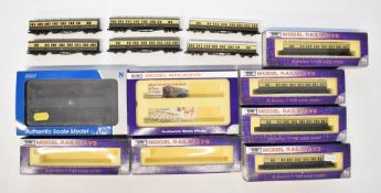 Five Dapol GWR N gauge model railway B Set coach sets, all in original boxes.