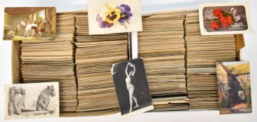 Approximately 2100 early 20thC and later postcards to include military, Franco-British 1908