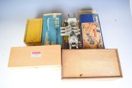 Dowelling and pocket hole jigs comprising four Record 148 (three boxed), Woden X190, Spiralux