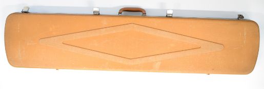GunGuard shotgun or rifle flight or carry case with padded interior, 130 x 30 x 11cm.