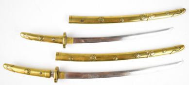 Two Japanese short swords with 31cm curved blades and scabbards. PLEASE NOTE ALL BLADED ITEMS ARE