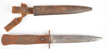 German WW1 fighting knife with slatted wooden grips, marked Gottlieb Hammesfarr Solingen foche to