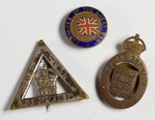 Three WW1 badges comprising 'On War Service' 1915, number 43867, Gaunt & Co. London, 'On War