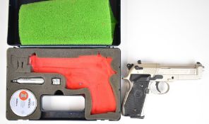 Beretta 92 FS .177 air pistol with named and chequered grips and spare magazines, serial number
