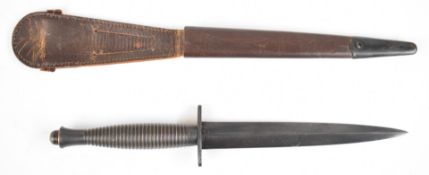 Fairbairn Sykes third pattern fighting knife grooved grip, 17.5cm double edged grip and leather