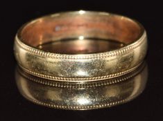A 9ct gold wedding band / ring, 2.9g, size N