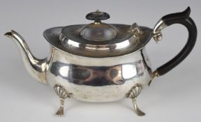 Edward VII hallmarked silver teapot, of plain oval form, raised on four feet, Sheffield 1902,