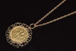 A 1907 gold half sovereign in 9ct gold pendant mount, on 9ct gold chain, 9.3g