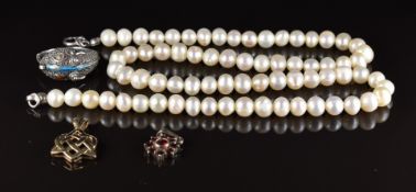 A cultured pearl necklace, silver filigree ring, 9ct gold Celtic pendant (1.1g) and garnet pendant