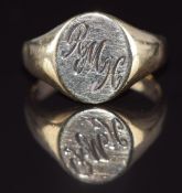 A 9ct gold signet ring with engraved initials 'RMH', 3.6g, size L