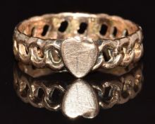 A 9ct gold ring with pierced and heart decoration, 1.5g, size J