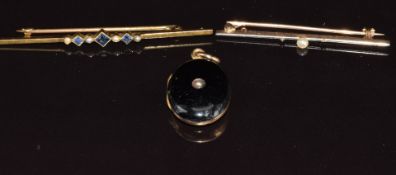 Victorian 15ct gold locket set with black enamel and a seed pearl (6.7g, 2.4 x 1.46cm), a 15ct
