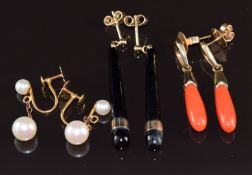 Three pairs of 9ct gold earrings set with coral, onyx and pearls, 9.3g