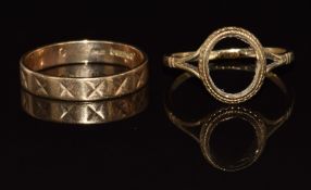 A 9ct gold wedding band/ ring with cross design and a 9ct gold ring mount, 4.3g, size N & P