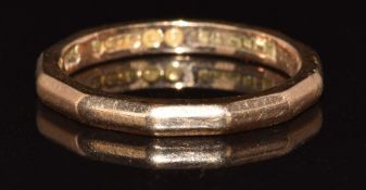 A 9ct gold wedding band / ring, 2.1g, size J