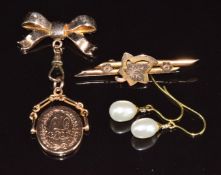 A pair of 9ct gold earrings each set with a diamond and pearl, a 9ct gold brooch in the form of