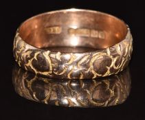 A 9ct rose gold ring with engraved heart and shamrock decoration, 3.9g, size Q