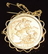 A 1913 gold full sovereign in 9ct gold brooch mount, 10.6g