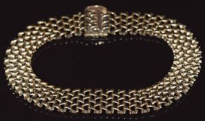 A 9ct gold bracelet, 19.6g, 21cm