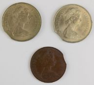 Mis-struck early decimal coins to include 1971 2p and two 10p for 1968 and 1969 includes letter from