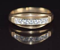 A 9ct gold ring set with quartz, 2g, size N