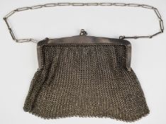 George V hallmarked silver mesh evening bag or purse, with import marks for London 1915, maker