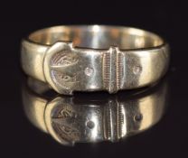 A 9ct gold buckle ring, 3.8g, size O