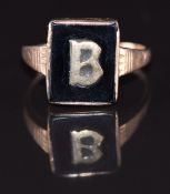A 9ct rose gold ring set with onyx with a gold letter B, 2.1g, size L