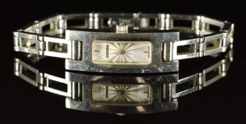 Gucci ladies wristwatch ref. 3900L with silver hands and dial, stainless steel case and quartz