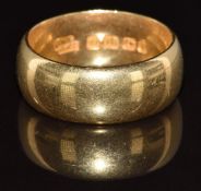 An 18ct gold wedding band / ring, Birmingham 1908, 10.9g, size P