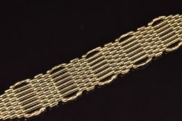 A 9ct gold gate bracelet with heart padlock clasp , 27.6g, 18.5cm