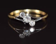 An 18ct gold ring set with three diamonds in a platinum setting, 2.6g, size T