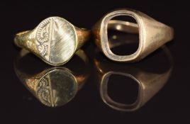 A 9ct gold signet ring and a 9ct gold ring mount, 5.7g, size W & R