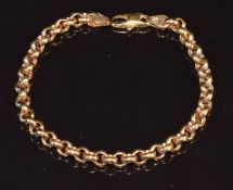 A 9ct gold bracelet made up of circular links, 5.9g, 18cm long