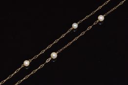 A 9ct gold necklace set with pearls, 3.1g, 42cm