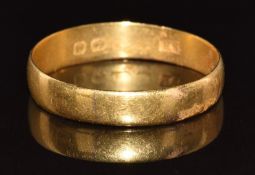 A 22ct gold wedding band / ring, 3.4g, size Y
