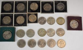 A collection of 'modern' crowns to include 1935 George V, 1937 George VI, Festival of Britain, Queen